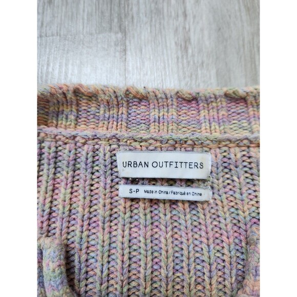Urban Outfitters Oversized Crop Cable Knit Sweater V Neck Pastel Rainbow S EUC - Picture 3 of 8
